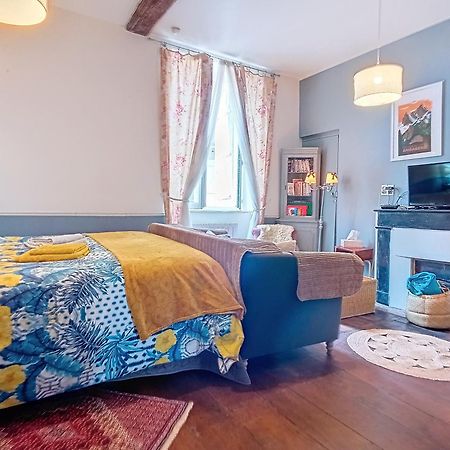 Les Glycines Oloron Hotell Exteriör bild